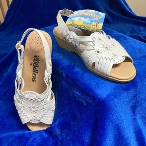 WOMENS Cobbie Cuddler white sandle.  New with tags.  Size 8.5